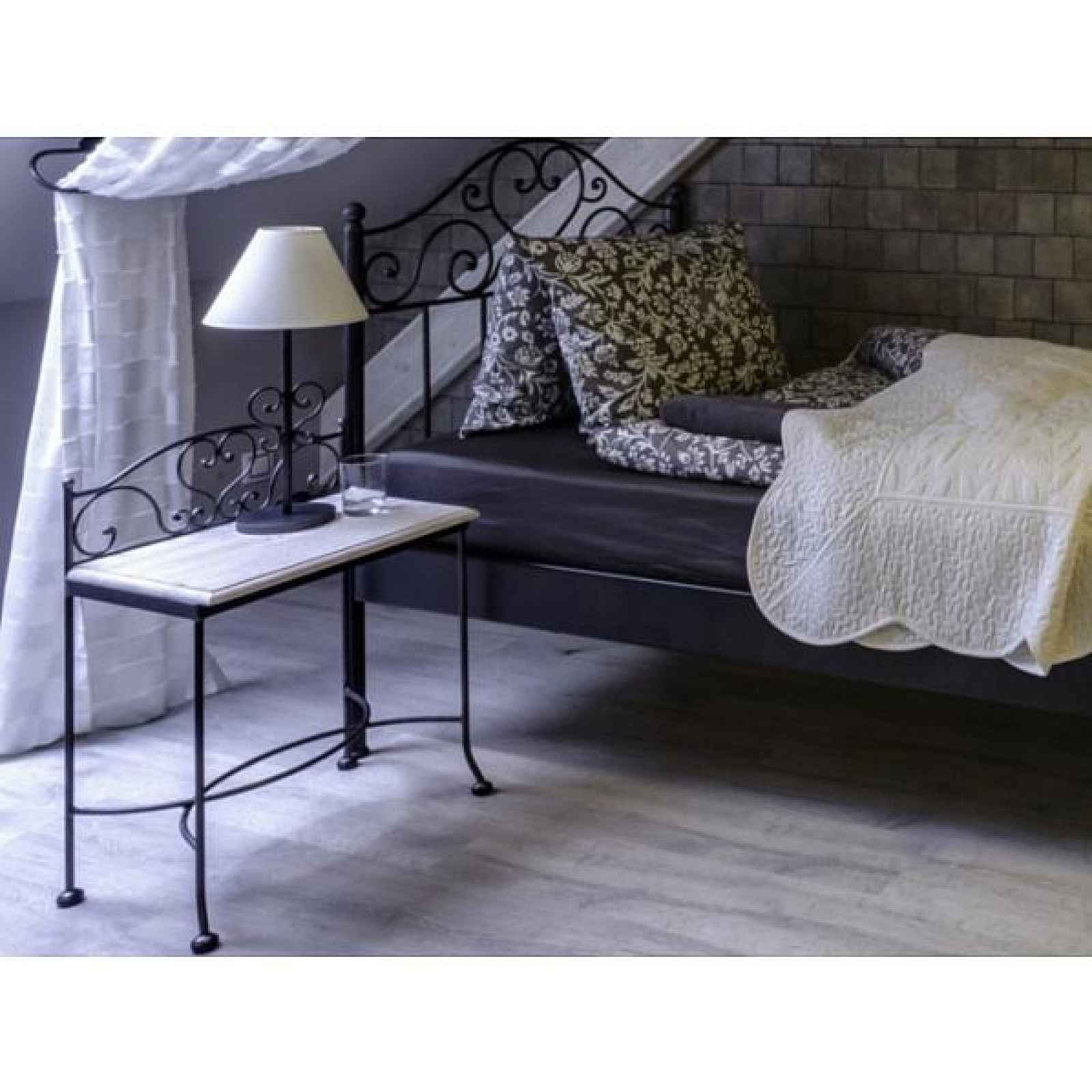 Kovaný noční stolek s masivní deskou MALAGA dub