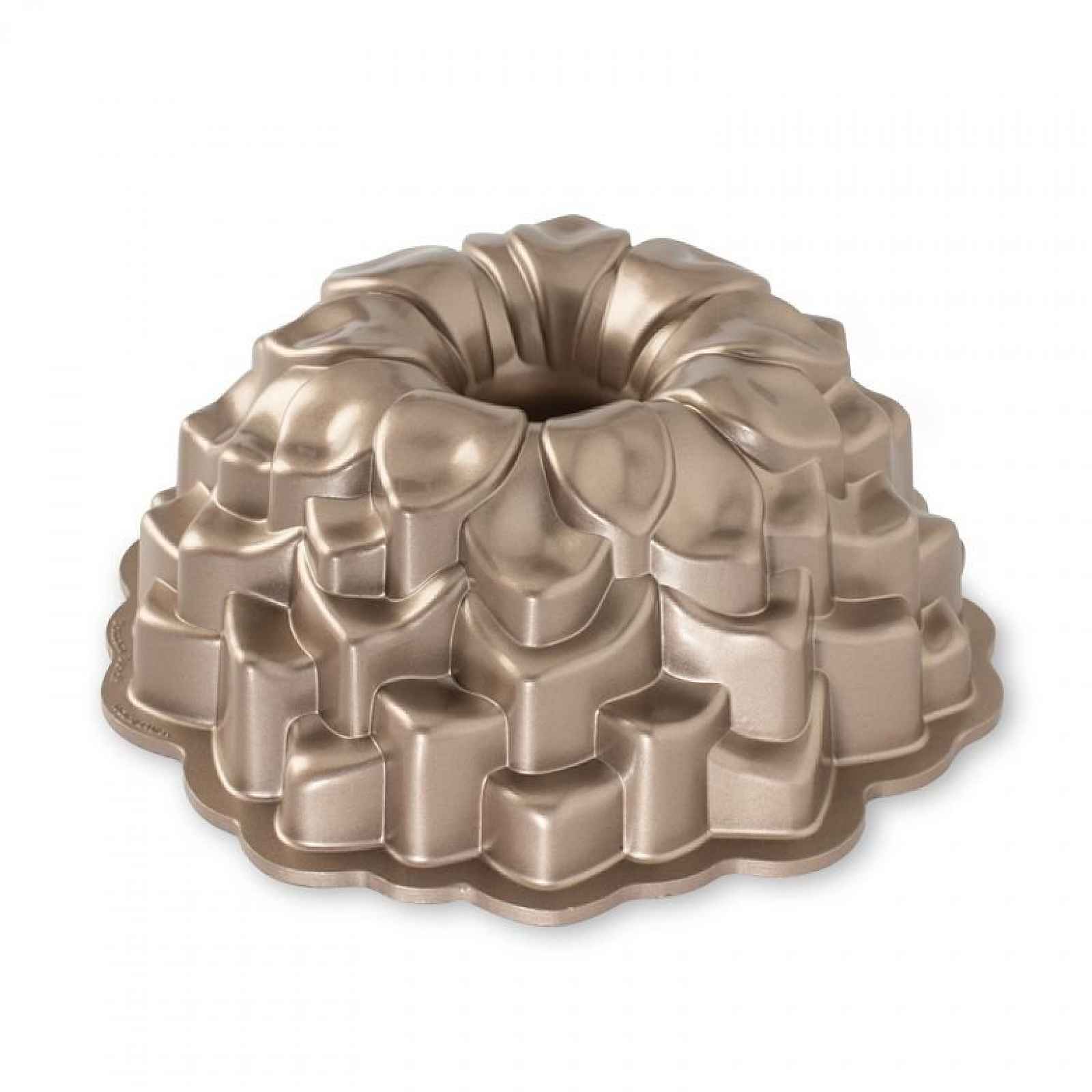 Nordic Ware Forma na bábovku Chryzantéma, karamelová, 2,4 l
