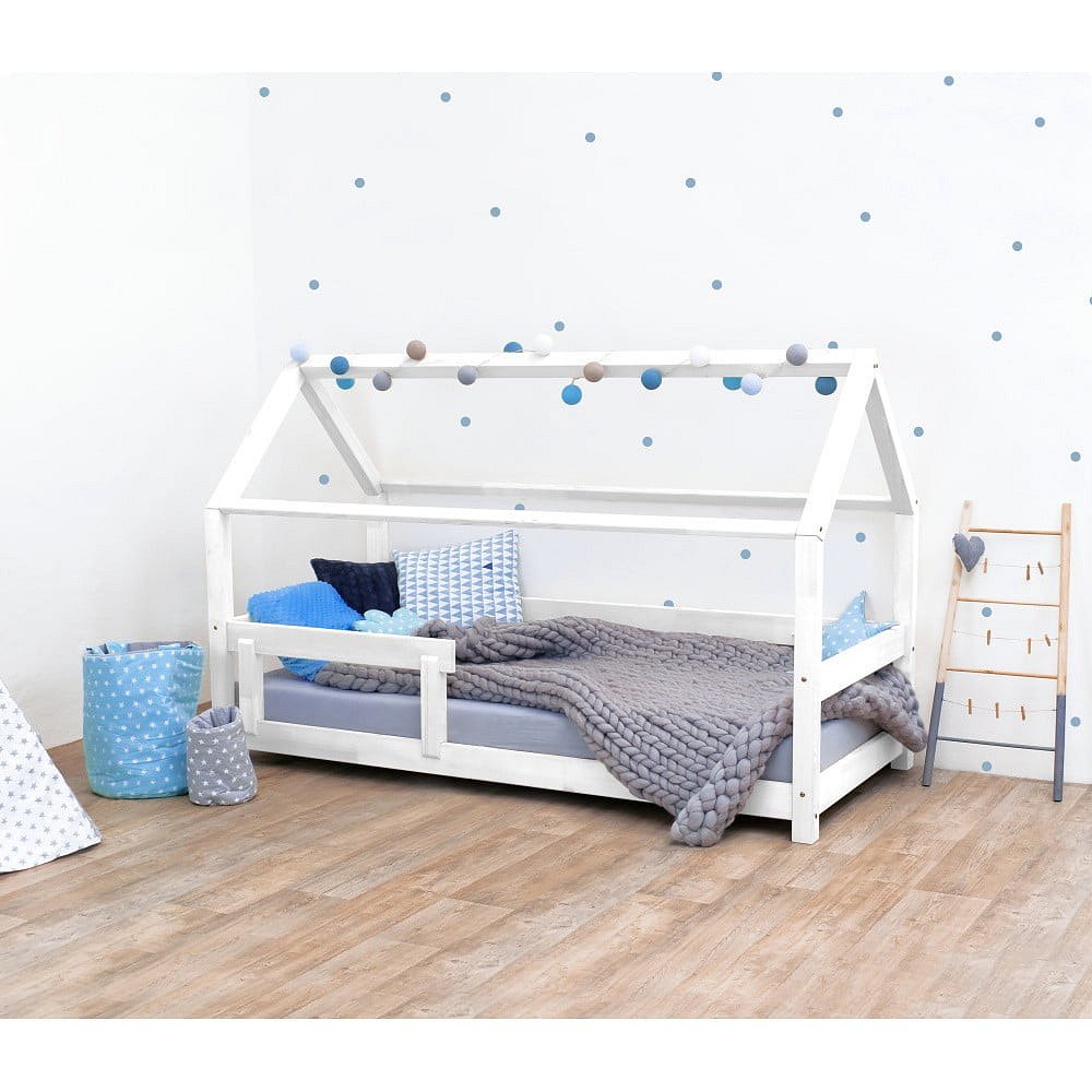 Bílá dětská postel s bočnicí ze smrkového dřeva Benlemi Tery, 120 x 160 cm