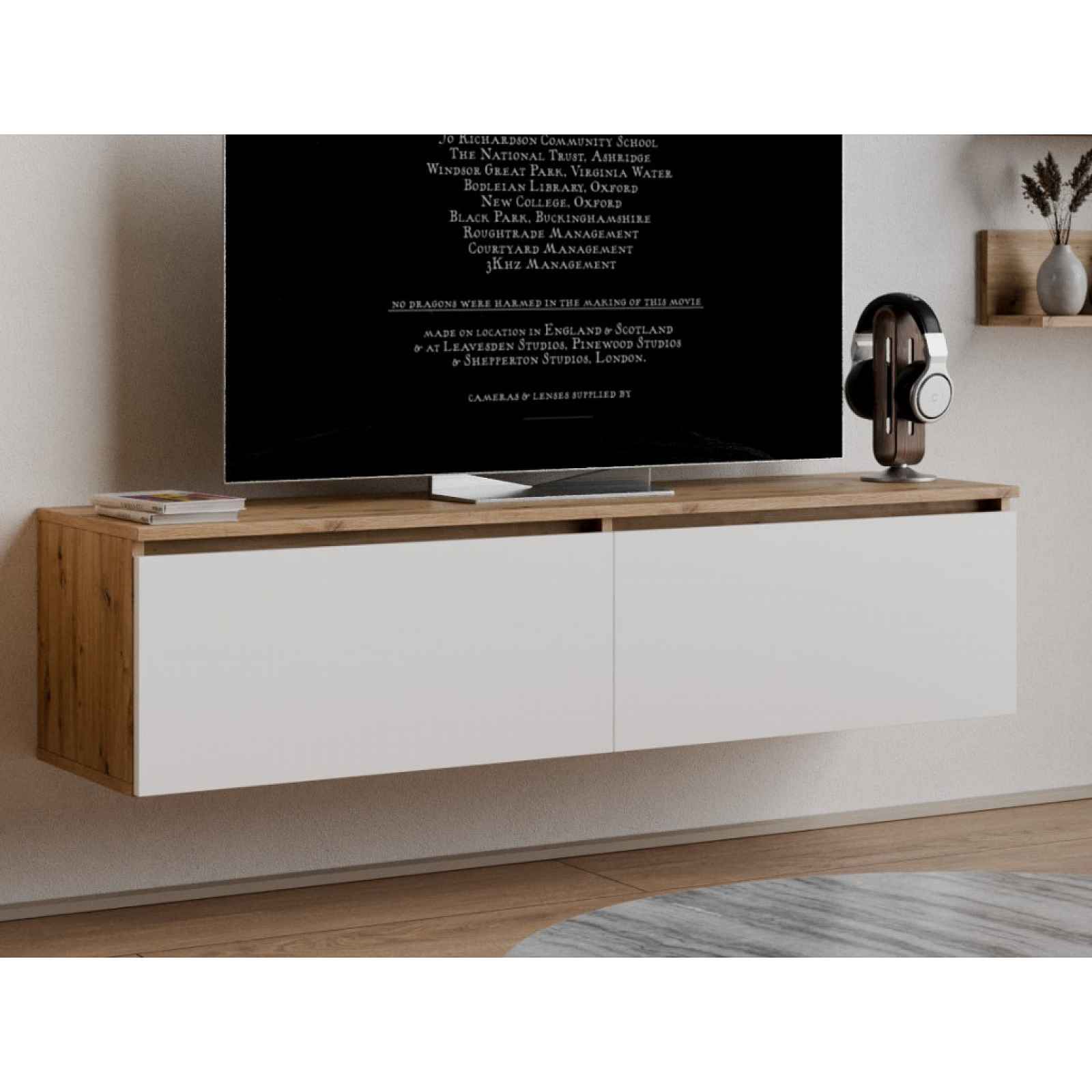 Závěsná TV skříňka Asko Living, 135 cm, dub artisan/bílá