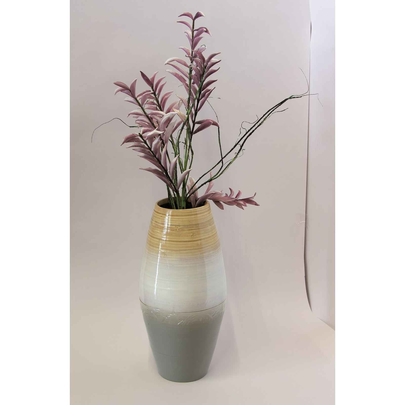 Váza šedo-bílá, bambus