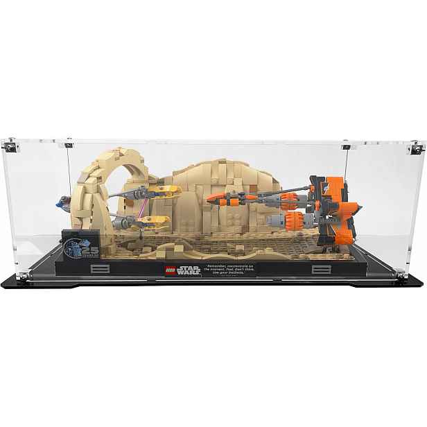 Vitrína s černou základnou pro stavebnici Lego 75380 Diorama: Závod v Mos Espa