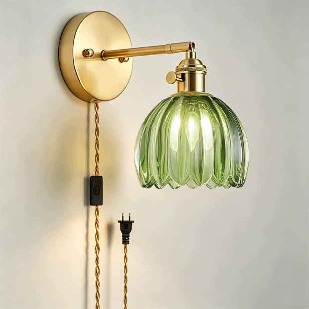 Retro zelená skleněná nástěnná lampa s možností zapojení do zásuvky, objímka E27, nastavitelná o 180°