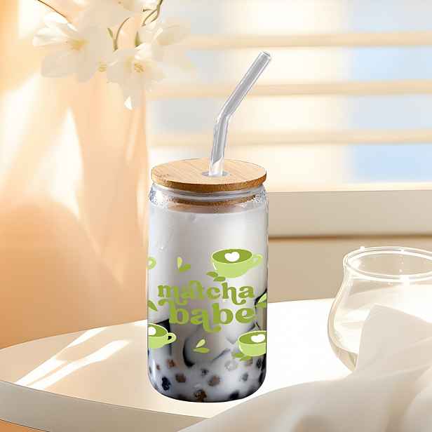 TEMU 1 ks, 470ml skleněná nádoba na sódu s víčkem a brčkem, ideální pro domácí použití. Vyznačuje se 3D UV tištěnými písmeny a designem matcha kávy,