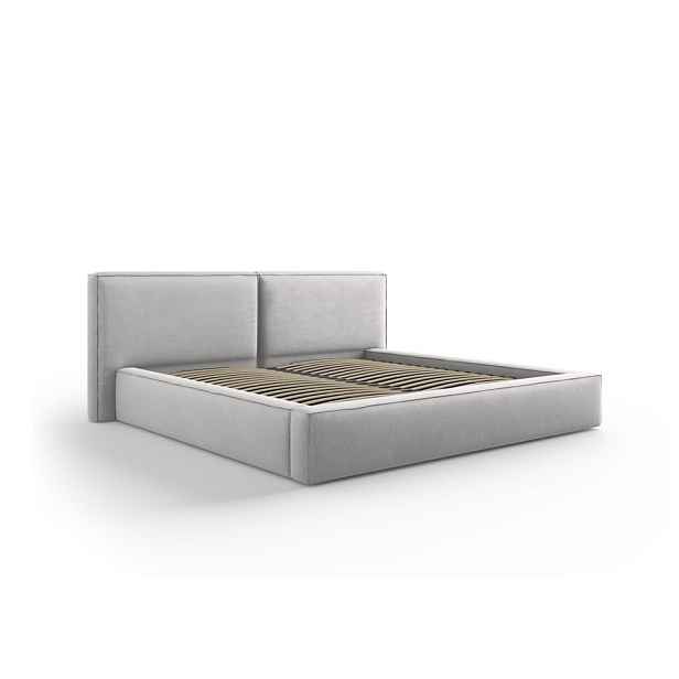 Světle šedá čalouněná dvoulůžková postel s úložným prostorem a roštem 140x200 cm Arendal – Cosmopolitan Design