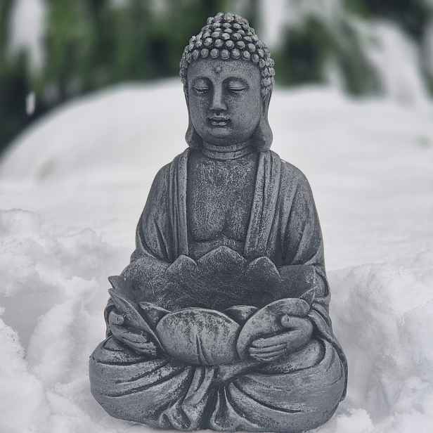 Figura Buddha Stříbrná 30 cm Fabriq, Dekorace zenové zahrady, Betonová figurka