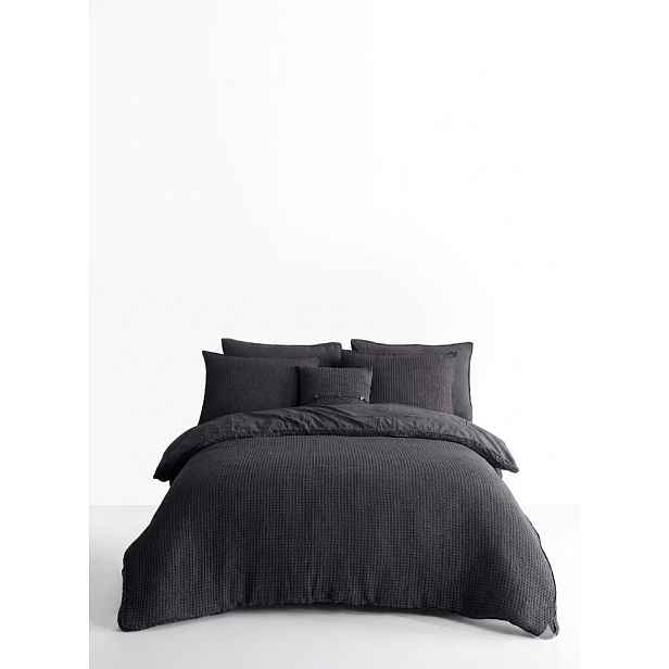 Antracitové povlečení na dvoulůžko/prodloužené z bavlny Renforcé 240x220 cm Waffle Striped – Mila Home Luxury