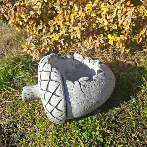 Betonová figurka Žaluď Květináč zahradní ozdoba do zahrady květináč