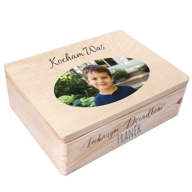 Krabička je personalizovaná jako dárek s vlastním textem a fotografií loga 40x30 cm