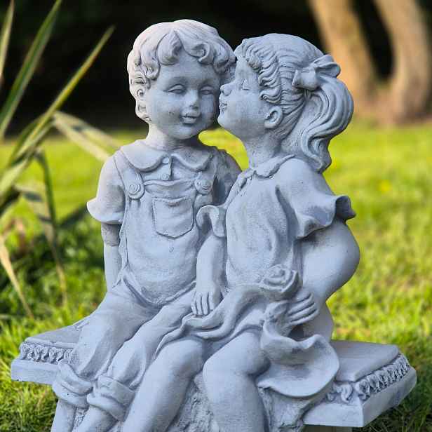 Betonová Zahradní Figura Děti na lavičce