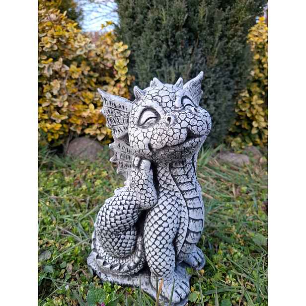 Betonová figurka Šťastný dudlík zahradní ozdoba draka figurka draka
