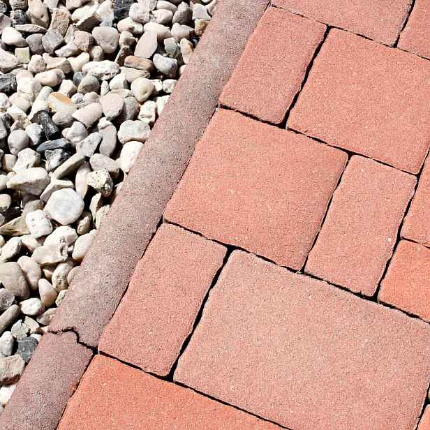 Obrubník betonový BEST PARKAN III standard červený 50x1000x250 mm