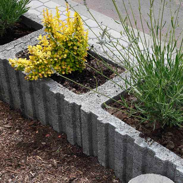 Tvárnice svahová BEST KASKADA I standard mezerovitá přírodní 400×600×250 mm
