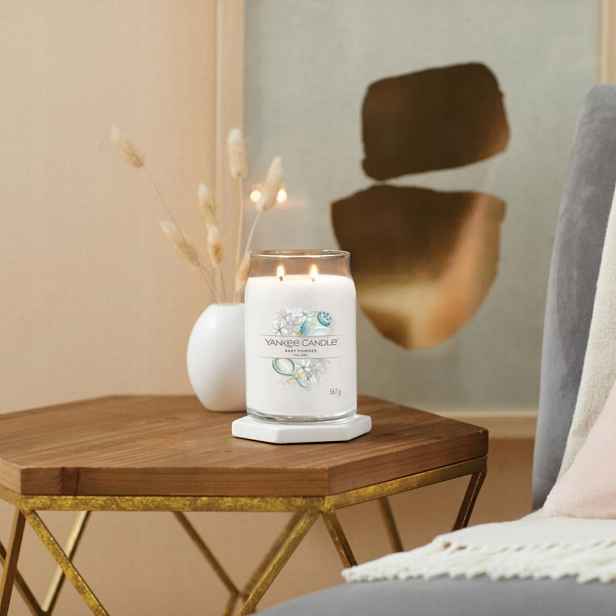 Velká svíčka Signature Baby Powder Yankee Candle