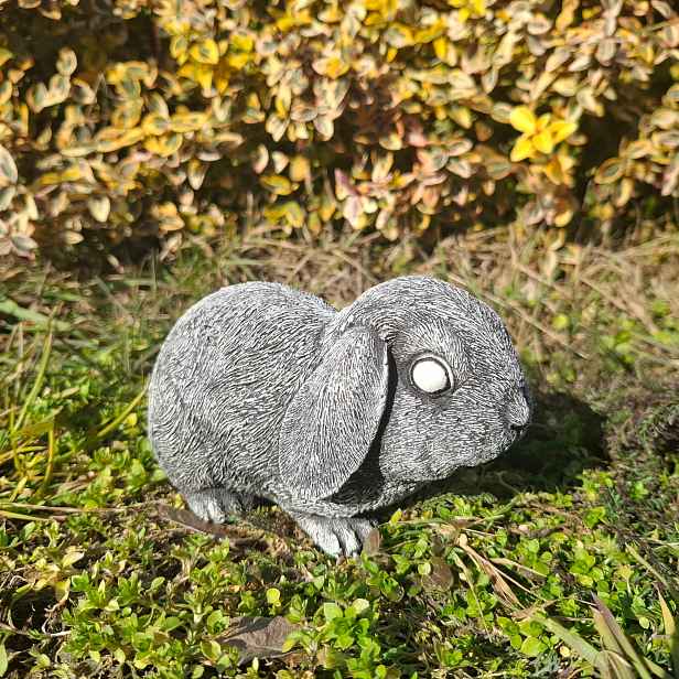 Betonová zahradní figurka Králík, zahradní socha králíček, betonová