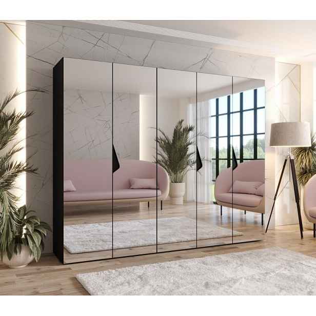 Široká šatní skříň 250 cm AMARIS 3 se zrcadlem - černá / černé úchyty