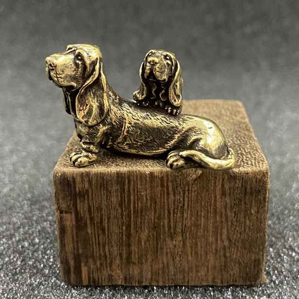 TEMU Mosazná figurka štěněte závislého na , basset hound štěňátko, krásná dekorace na stůl do domácnosti, kanceláře, na knihovnu, dárek pro kolegy,