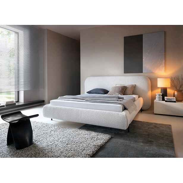 Dvoulůžková čalouněná postel 180x200 PIRELVO - světle béžová