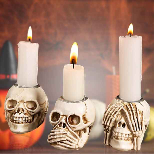 3 svícny s lebkou, dekorace na Halloween, gotická lebka