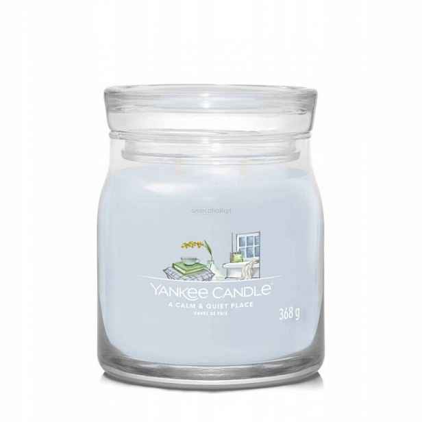 A Calm Quiet Place Yankee Candle – střední svíčka