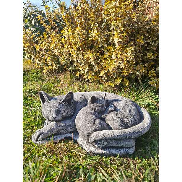 Betonová zahradní figurka Kočka s koťátkem Kočka figurka Kočka