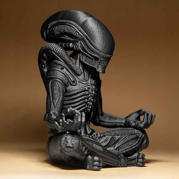 Meditující Xenomorph Alien Figurka Dekorace Soška 15 cm Halloween Zen