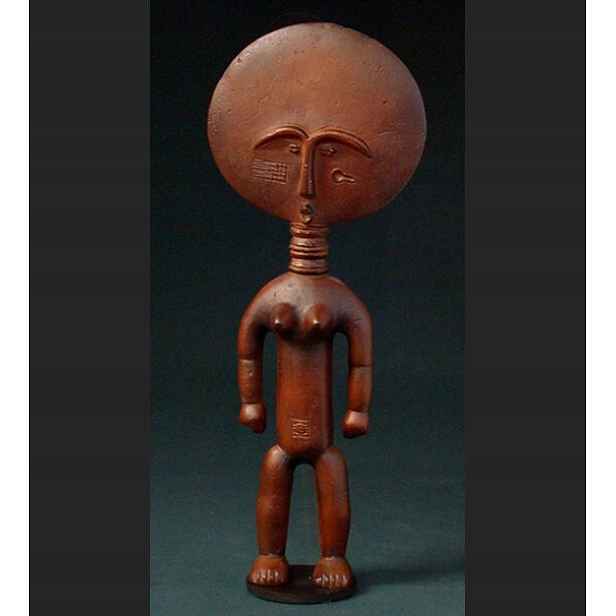 Figurka Akua’ba Asante – symbol plodnosti – africké umění – Parastone