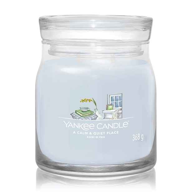 Yankee Candle SCalm & Quiet Place střední sójová svíčka se dvěma knoty 368