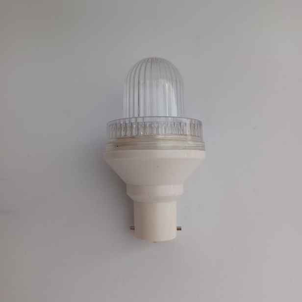 LED žárovka FLASH, ledově bílá, patice B22, IP44