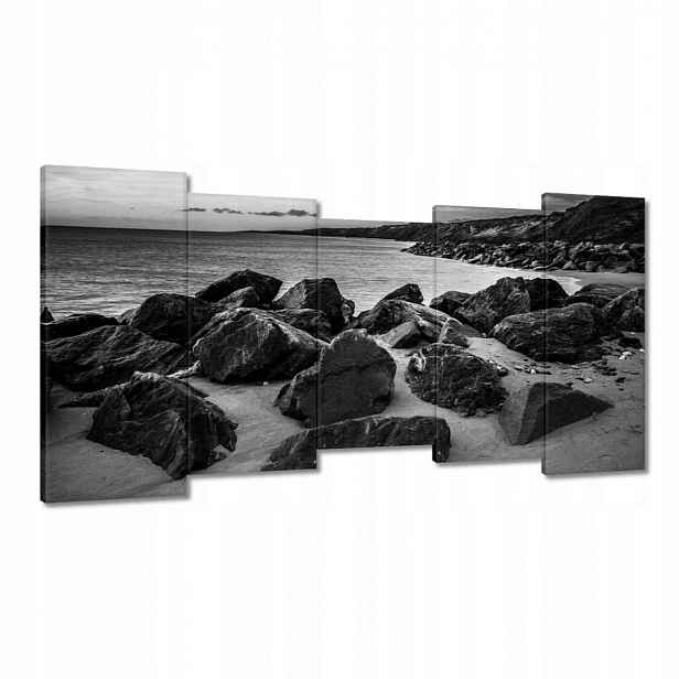 Obrazy 150x80 Balvany na pláži Černobílá fotografie