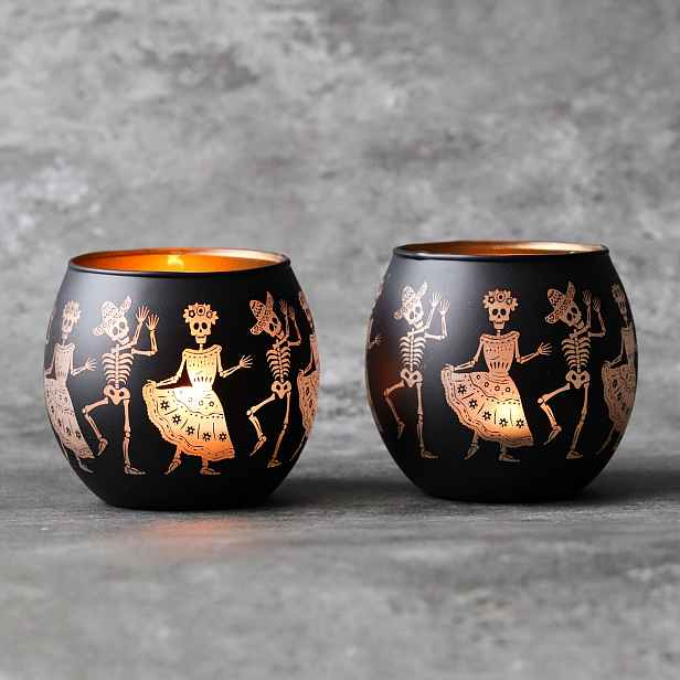 TEMU Pár tančících kostlivců jako svícny pro Den mrtvých, s dvěma skleněnými halloweenskými dekoracemi s cukrovými lebkami a květinovými vzory.