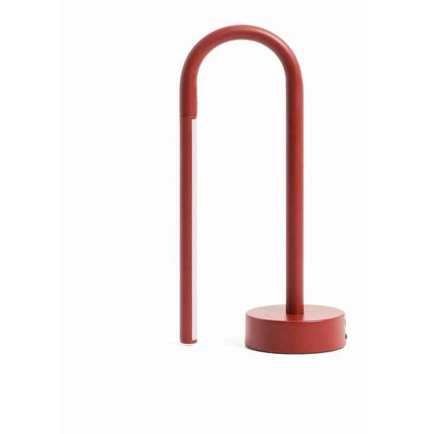 Červená kovová LED stolní lampa (výška 30 cm) Bow – Kave Home