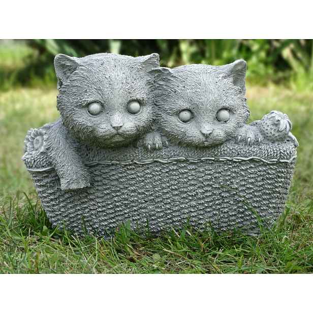 Betonová figurka Kočky v košíčku Květináč Zahradní květináč