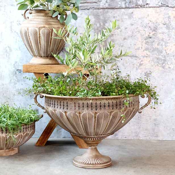 Kovový květináč na noze Flower Antique Mocca – Ø 56*38 cm Chic Antique