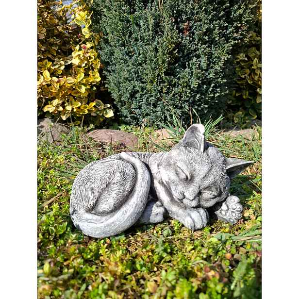 Betonová zahradní figurka Kočka spící malá kočka figurka kočky