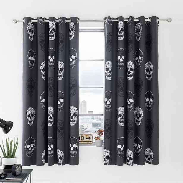 Tmavě šedý dětský závěs 2 ks 168x183 cm Skulls – Catherine Lansfield
