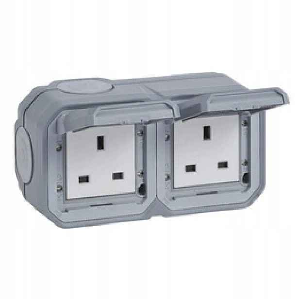 Nové Plexo Anglická zásuvka 2x2P+Z na omítku Legrand 069739L