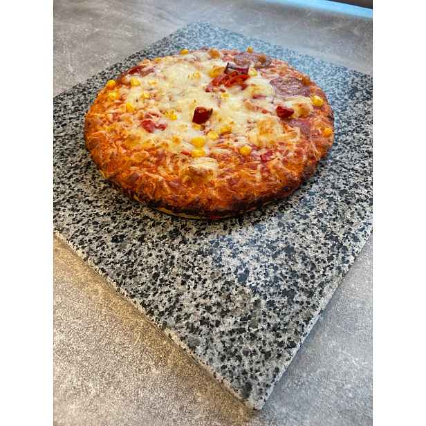 Kámen na pizzu Granit 35 cm x 35 cm šedý s kulatou lopatkou, sada