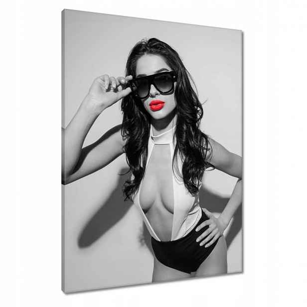 Obrazy 60x80 Červené rty paní s brýlemi