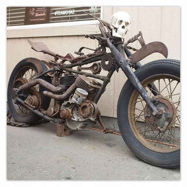 Plakáty 140x140 Motocykl s lebkou