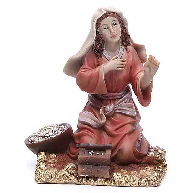 Figurka Do Betlému "Klečící žena na koberci" pro figurky o výšce 20 cm