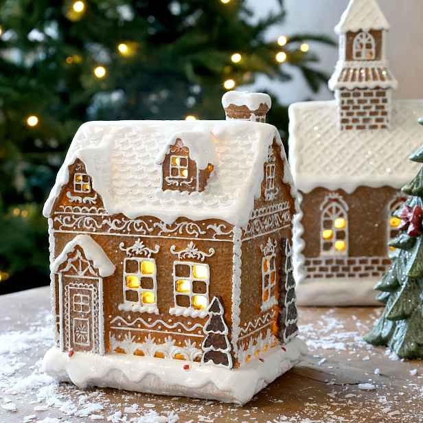 Perníková chaloupka Gingerbread Noël LED – 13*11*17 cm / 3xAA Chic Antique