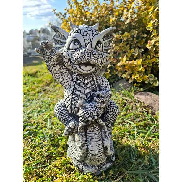 Betonová figurka Drak na slimákovi, zahradní dekorace, dudlík, figurka draka