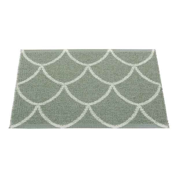 Zelený vnitřní a venkovní koberec 70x50 cm Kotte Army Sage – Pappelina