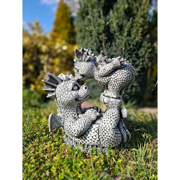 Betonová figurka Drak s malým dudlíkem, zahradní dekorace, figurka Draka