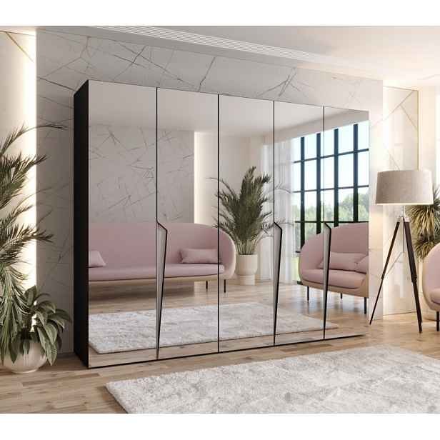 Široká šatní skříň 250 cm SORAYA 3 se zrcadlem - černá / kašmírové úchyty