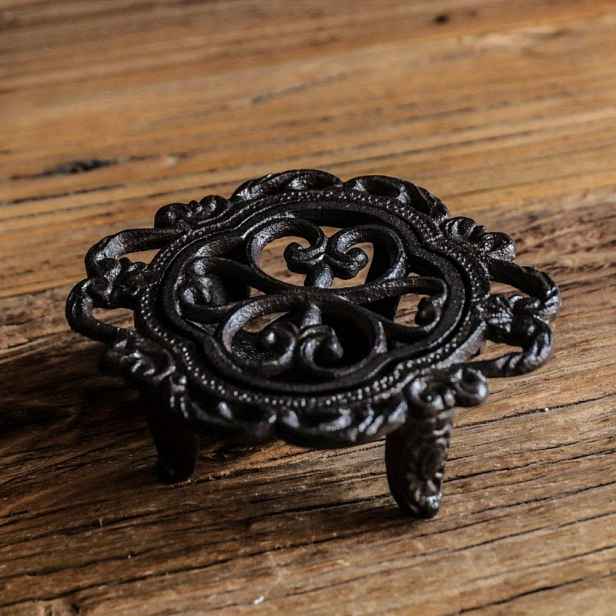 TEMU Litá železná čajová konvice s izolační podložkou, ohřívací podstavec pod konvicí, jednoduchý a elegantní design vzoru, retro litá izolační