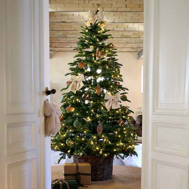 Zelený vánoční strom Fleur se 400 LED světýlky – Ø 95*210 cm Chic Antique