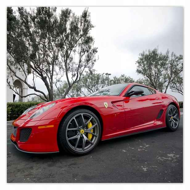 Plakáty 140x140 Červené auto Ferrari