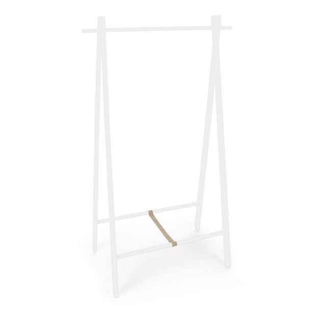 Bílý stojan na oblečení z březového dřeva 91x151x50 cm Daiki – Yes Everyday